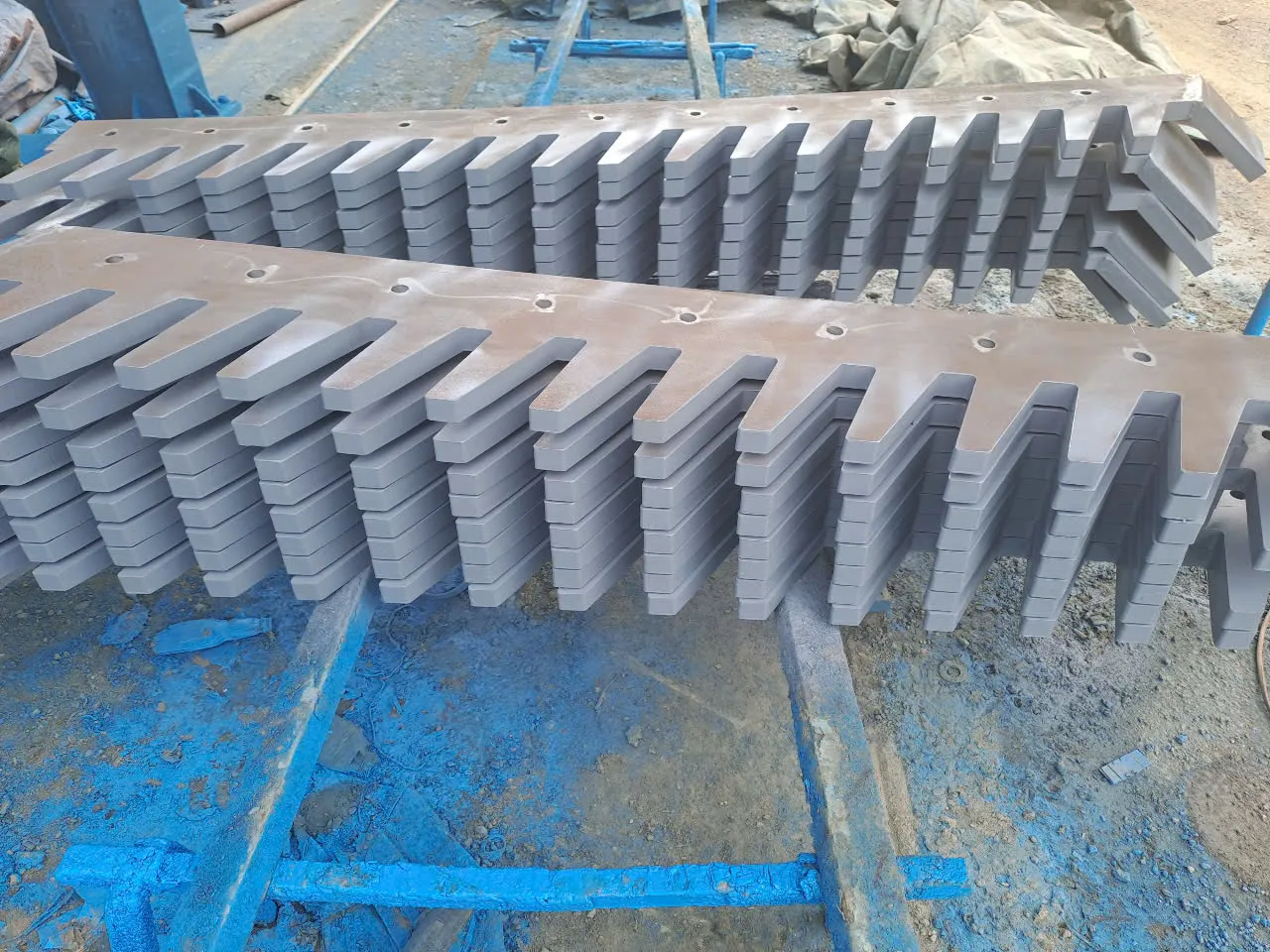 khe co giãn dạng răng lược