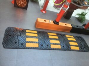 gờ giảm tốc cao su 500x500x50mm