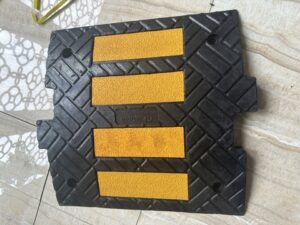 gờ giảm tốc cao su 500x500x50mm
